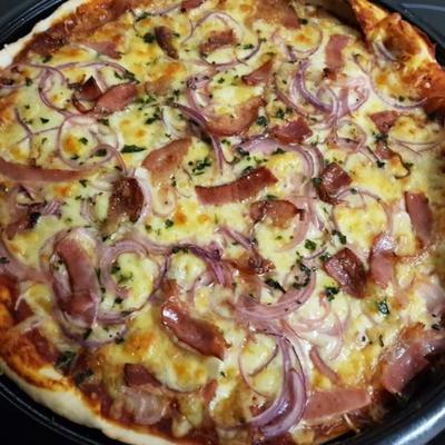 pâte à pizza de style napolitain à l'ail et aux assaisonnements à l'italienne