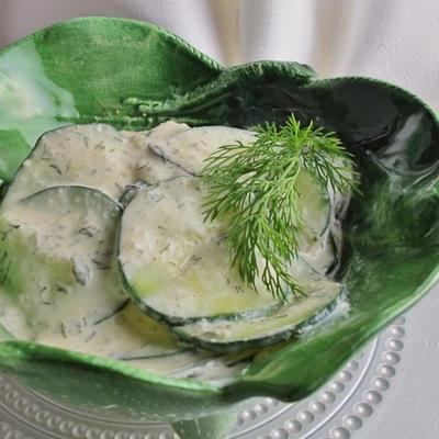 gurkensalat (salade de concombre allemand)
