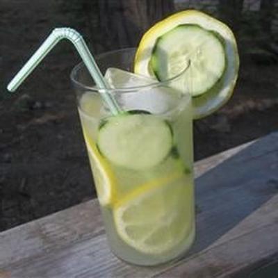 limonade d'été rafraîchissante au concombre