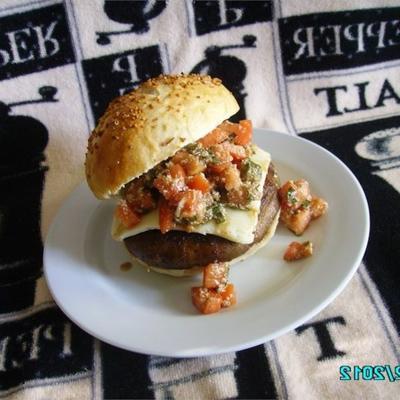 burger de champignons portobello avec garniture de bruschetta