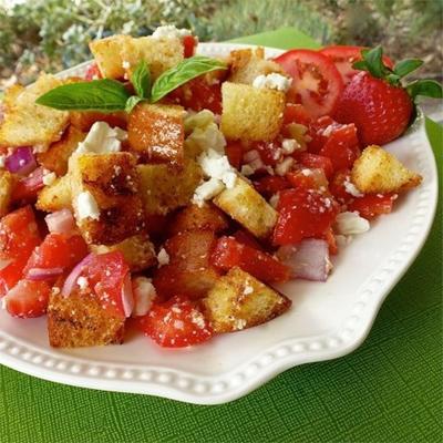 salade de pain italien aux fraises et tomates