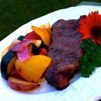steak de new york avec des légumes grillés