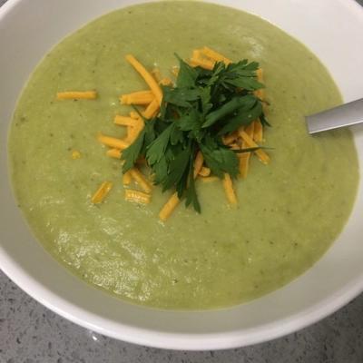 soupe végétalienne au brocoli