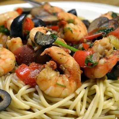 pâtes aux crevettes à la sauce tomate et basilic