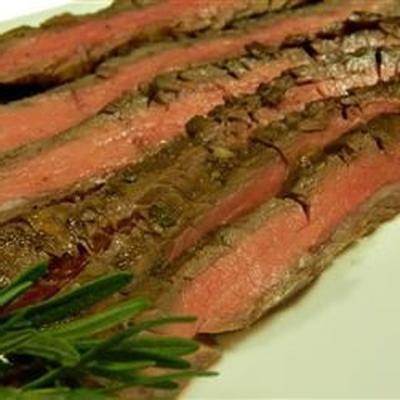 steak de bœuf grillé et mariné au soja
