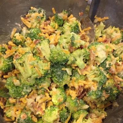 salade de brocoli colorée