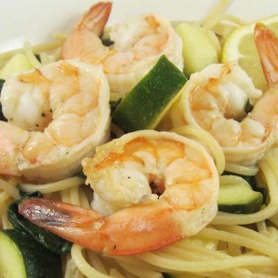 spaghetti de crevettes à la vinaigrette à l'huile d'olive