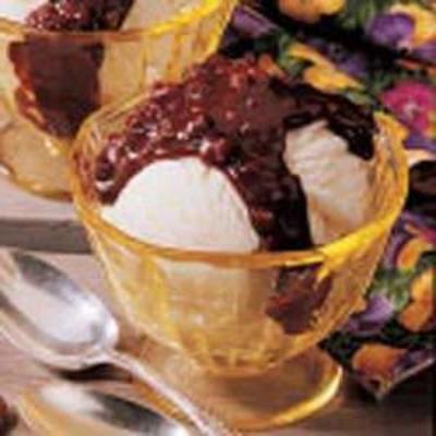 garniture de crème glacée au chocolat praliné
