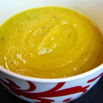 soupe de courge d'hiver avec une chaleur douce