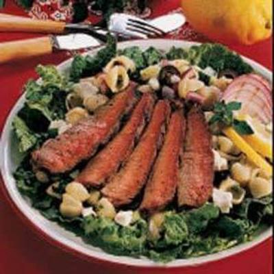 salade de pâtes avec steak