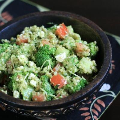 salade de quinoa au pesto, aux noix et au persil