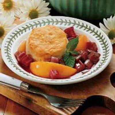 gâteau sablé à la rhubarbe et à la pêche