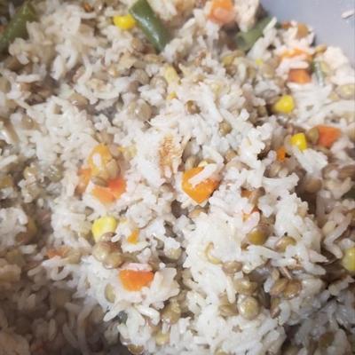 riz et lentilles d'un cuiseur à riz