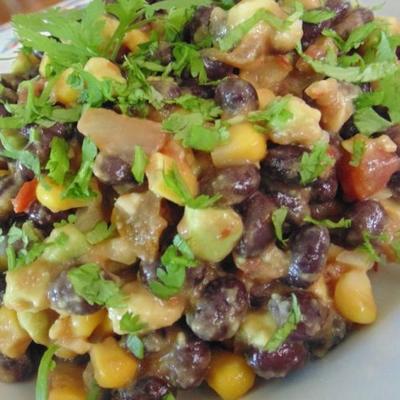 Salade de maïs et haricots noirs à la mexicaine