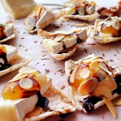 petits toasts au brie, figues et thym