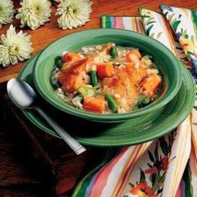 Dîner bouilli de poulet et d'orge