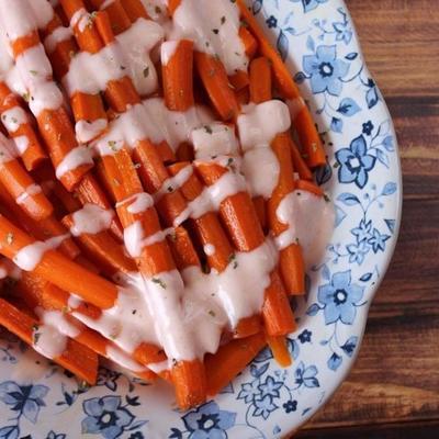 carottes rôties avec sauce sriracha au miel