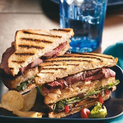 pile de steak et de portobello