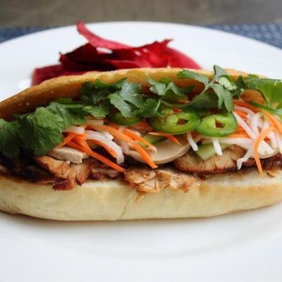banh mi de porc rôti (sandwich vietnamien)