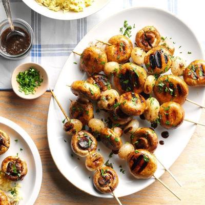 brochettes de champignons grillés