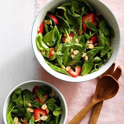 salade d'amandes aux fraises