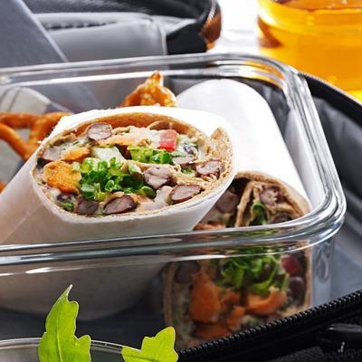 Enveloppement de saumon fumé, avocat et haricots