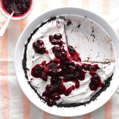 Tarte à la crème glacée au chocolat et aux cerises