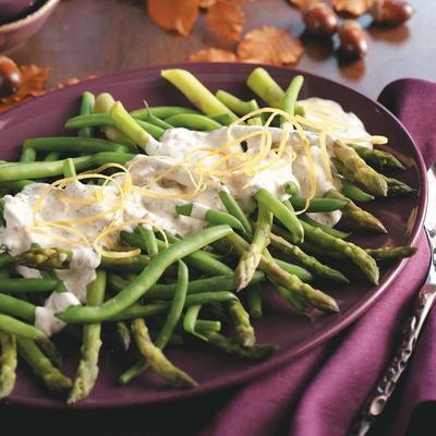 asperges et haricots verts avec trempette au citron et à l'estragon