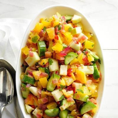 salade de concombre et de tomates chou-rave