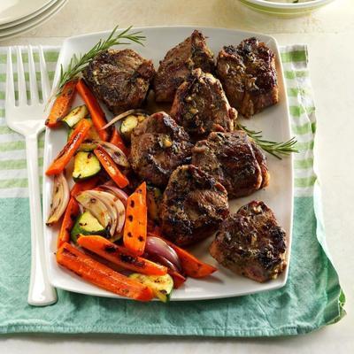 côtelettes d'agneau en croûte d'herbes jumelles