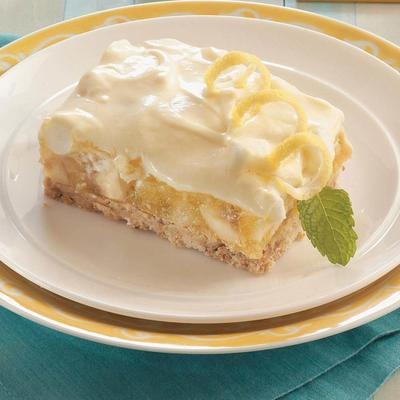 crème anglaise garnie de dessert citron-ananas et banane