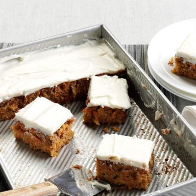 Gateau Bundt A La Lavande Et Aux Amandes Avec Un Filet De Lavande Douce Guide Recettes