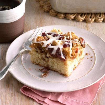 gâteau au café aux canneberges et aux noix