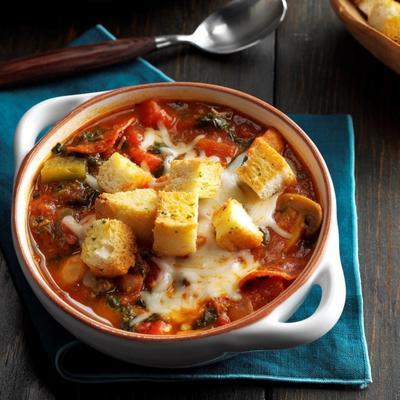soupe à pizza avec croûtons à l'ail