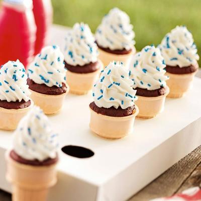 cônes patriotiques de petit gâteau