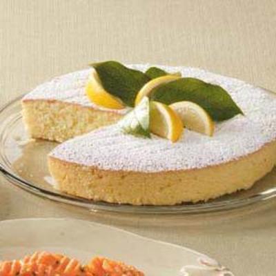 Cake aux amandes et au citron avec compote de baies