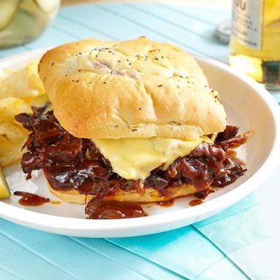 sandwichs au bœuf et au cheddar tex-mex à la cuisson lente