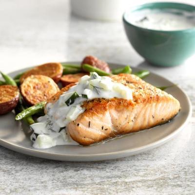 Saumon poêlé à la sauce concombre-aneth