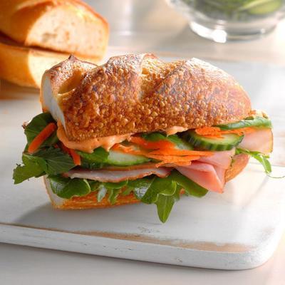 sandwichs au porc asiatique épicés aux herbes parfumées