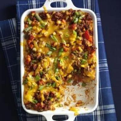 casserole de bœuf cajun avec boulettes cormmeal