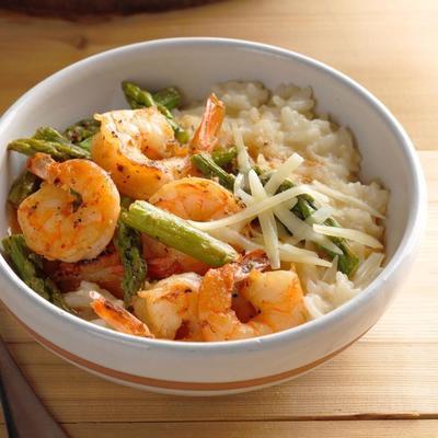 Risotto aux crevettes et aux asperges cuit à la pression