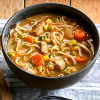 soupe de nouilles au gingembre et à la dinde