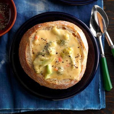 recette de copycat de soupe au brocoli et au pain panera