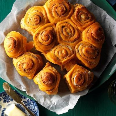 tomates au fromage et au basilic