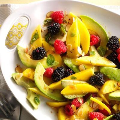 belle salade de fruits avec vinaigrette à la mandarine