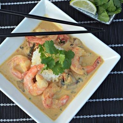 curry thai aux crevettes avec un coup de pied