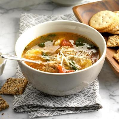 soupe de tortellini et boulettes de viande