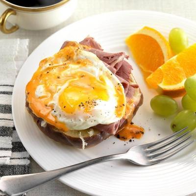 reuben oeufs benedict