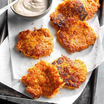 crêpes aux pommes et aux patates douces avec crème à la cannelle