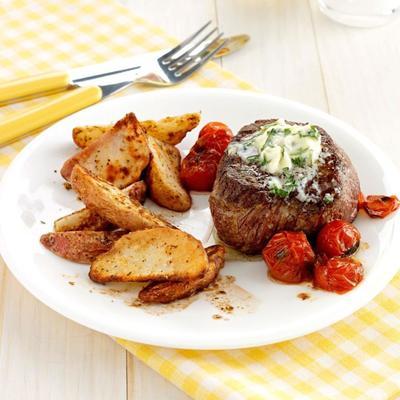 steak avec pommes de terre rôties et tomates